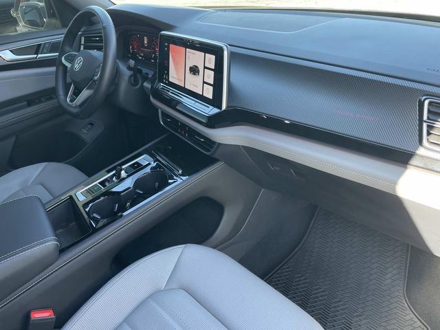 Used 2025 Volkswagen Atlas Cross Sport SEL R-Line image 29