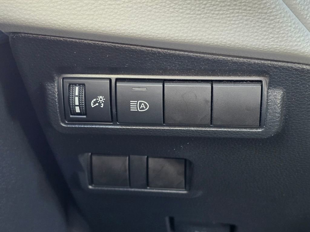 Used 2023 Toyota Corolla Cross L image 35