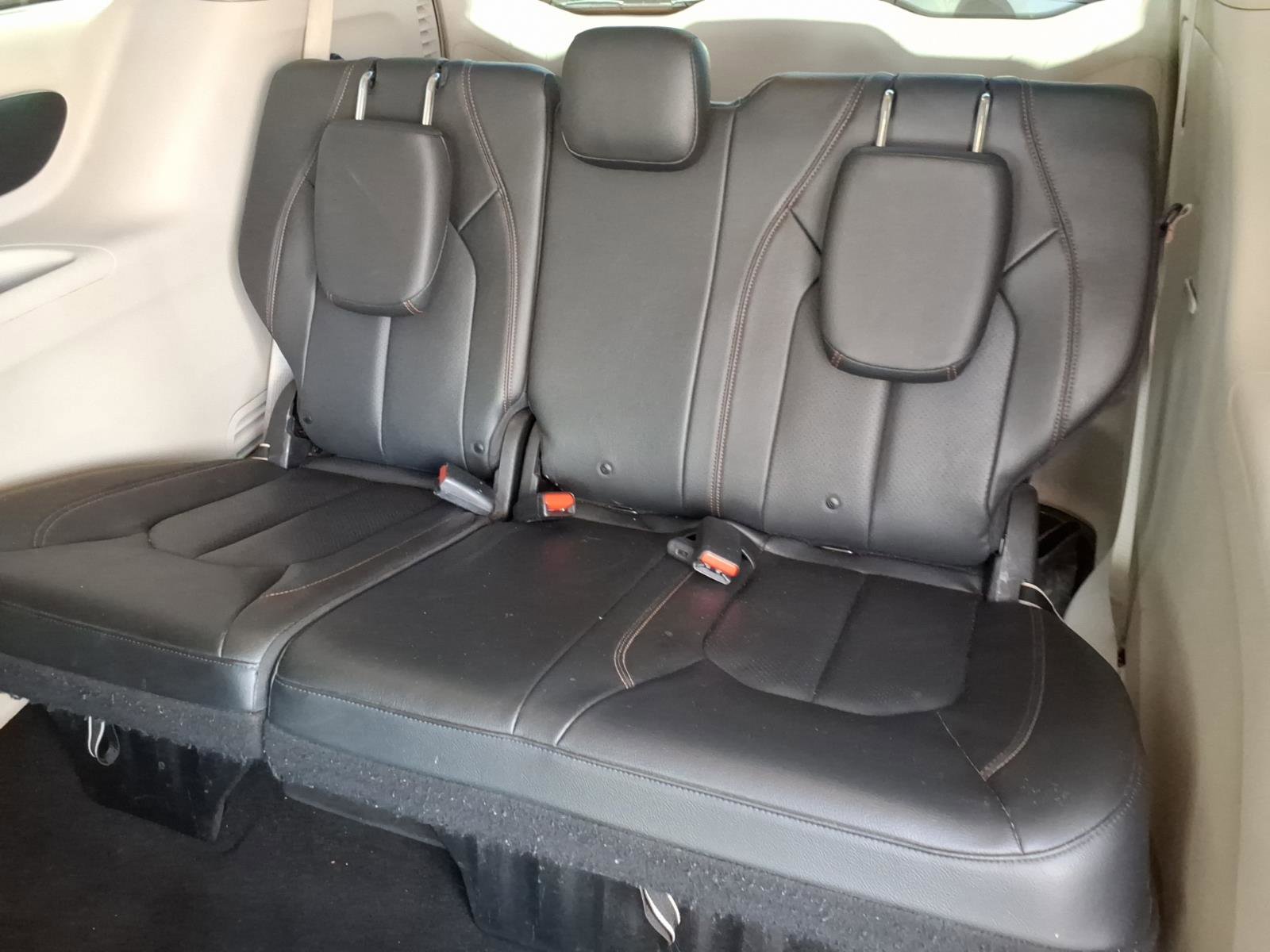 Used 2019 Chrysler Pacifica Touring-L image 14