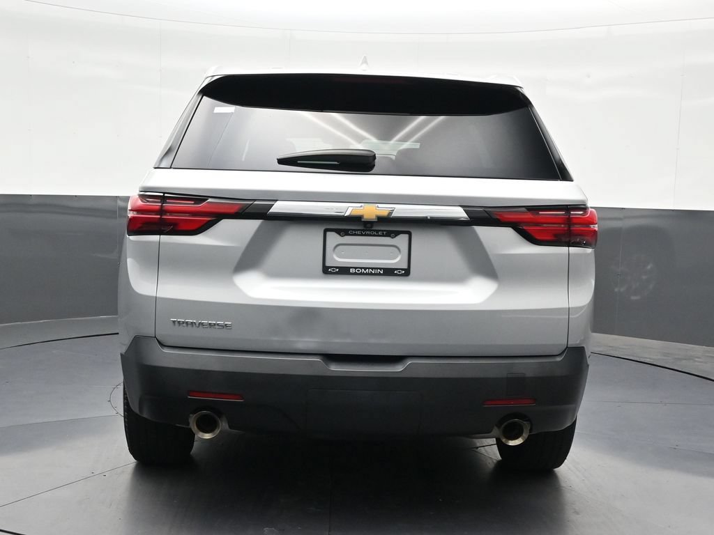 Used 2022 Chevrolet Traverse LS FWD image 4