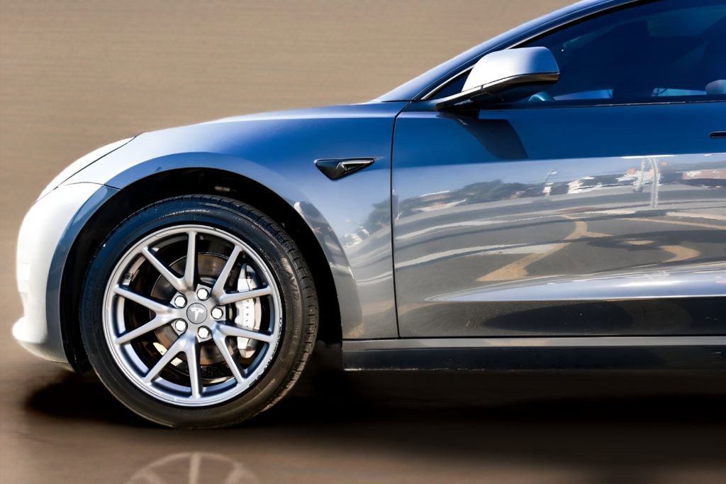 Used 2020 Tesla Model 3 Performance image 9