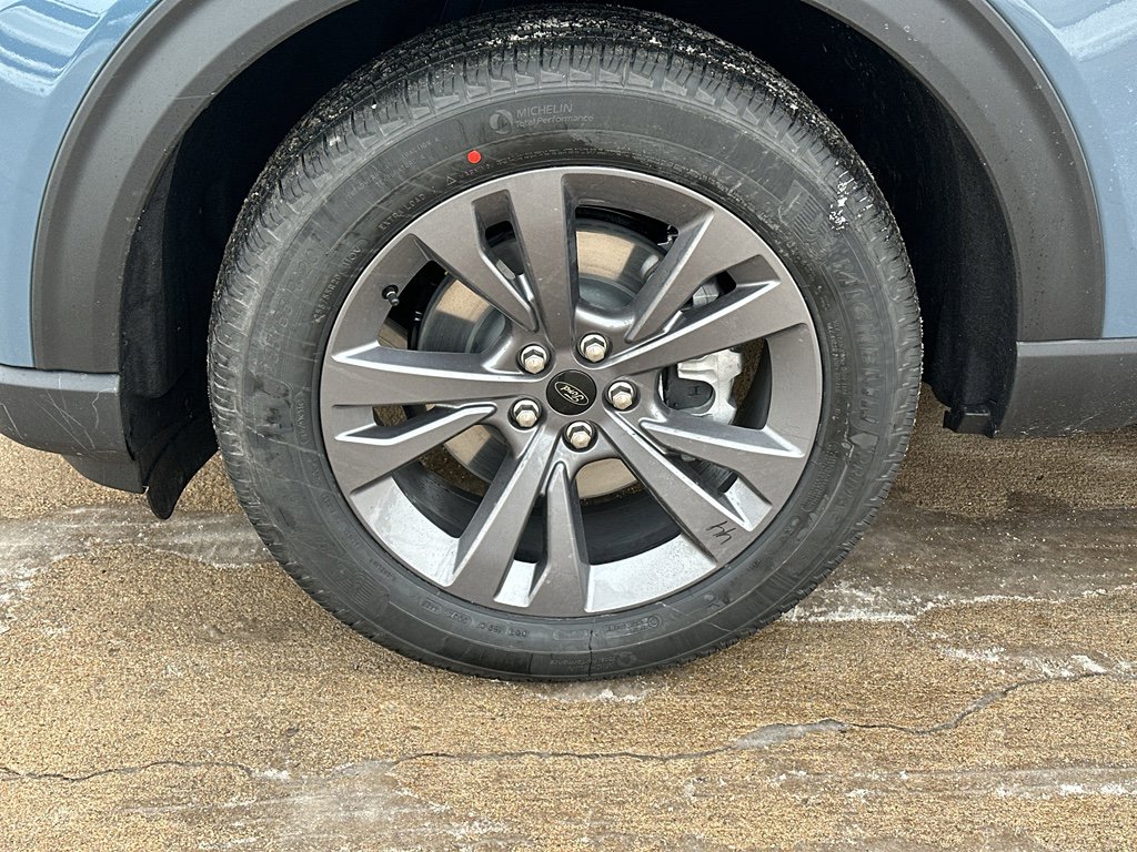 New 2026 Ford Explorer Active w/ Active Comfort Package image 3