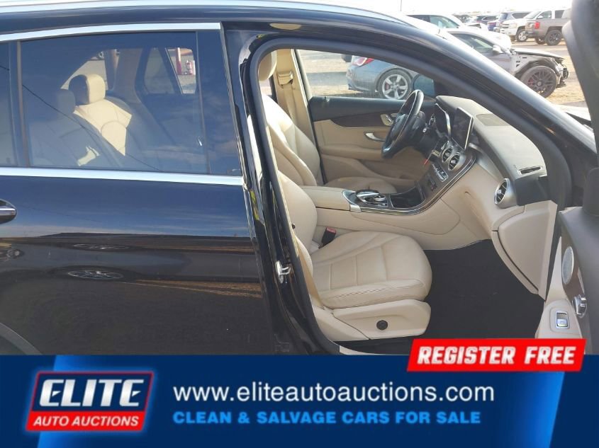 Used 2018 Mercedes-Benz GLC 300 4MATIC image 10