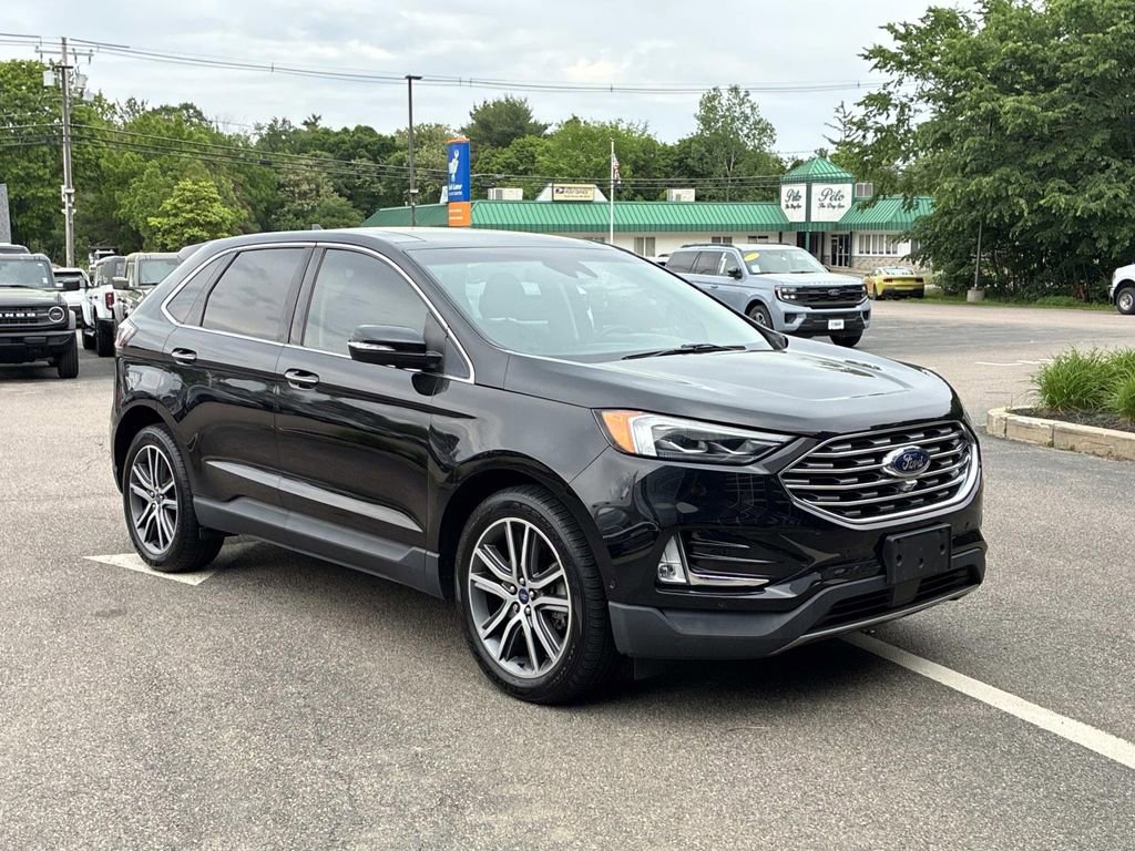 Used 2019 Ford Edge Titanium w/ Equipment Group 301A AWD/4WD image 3