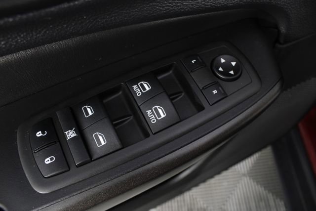 Used 2021 Jeep Cherokee Trailhawk AWD/4WD image 14