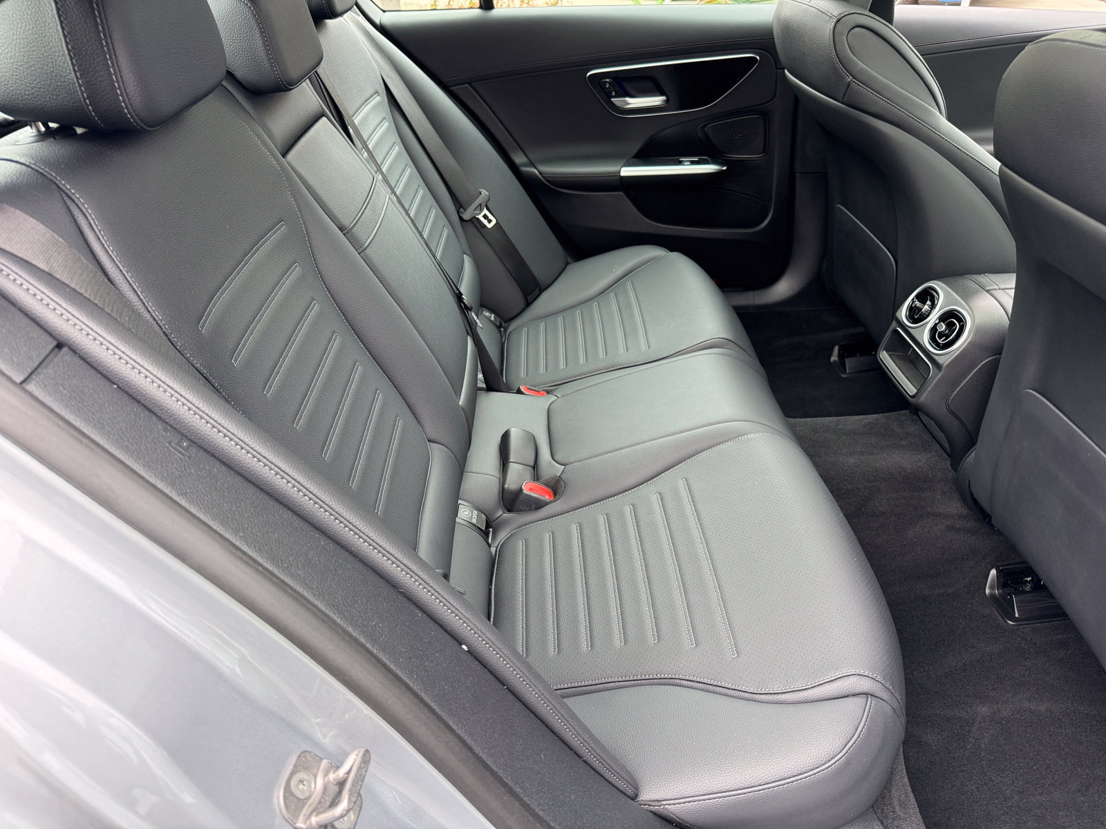 Used 2025 Mercedes-Benz C 300 Sedan image 9