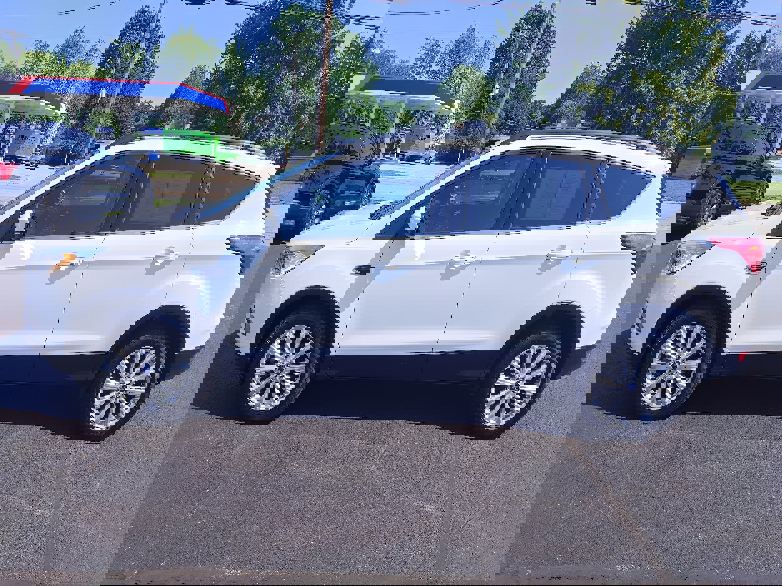 Used 2019 Ford Escape SEL image 1