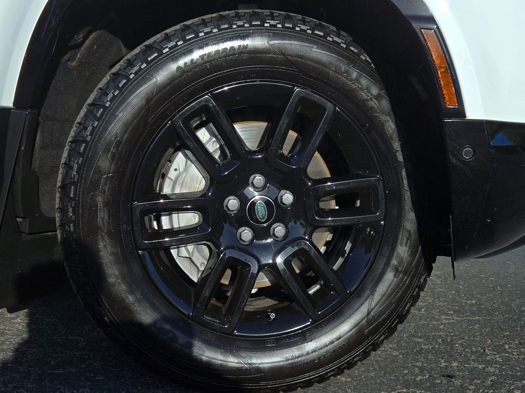 Used 2023 Land Rover Defender 90 X-Dynamic SE image 9