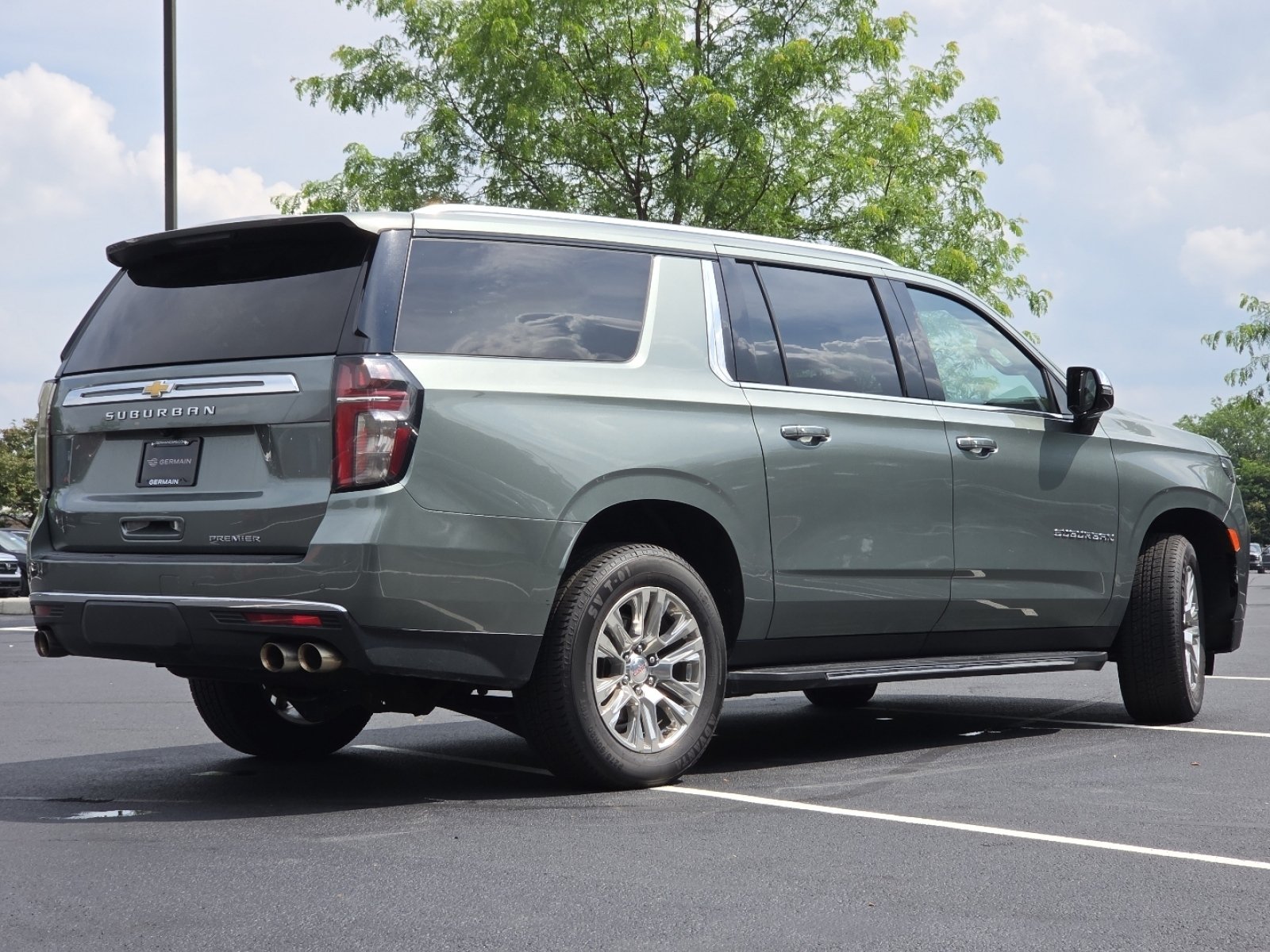 Used 2023 Chevrolet Suburban Premier AWD/4WD image 21