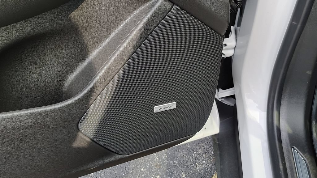 New 2025 Cadillac XT5 Premium Luxury w/ LPO, Floor Liner Package AWD/4WD image 15