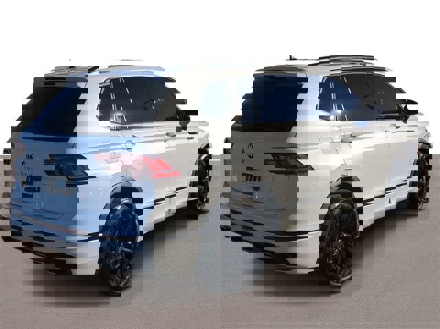 Certified 2024 Volkswagen Tiguan SE R-Line image 4