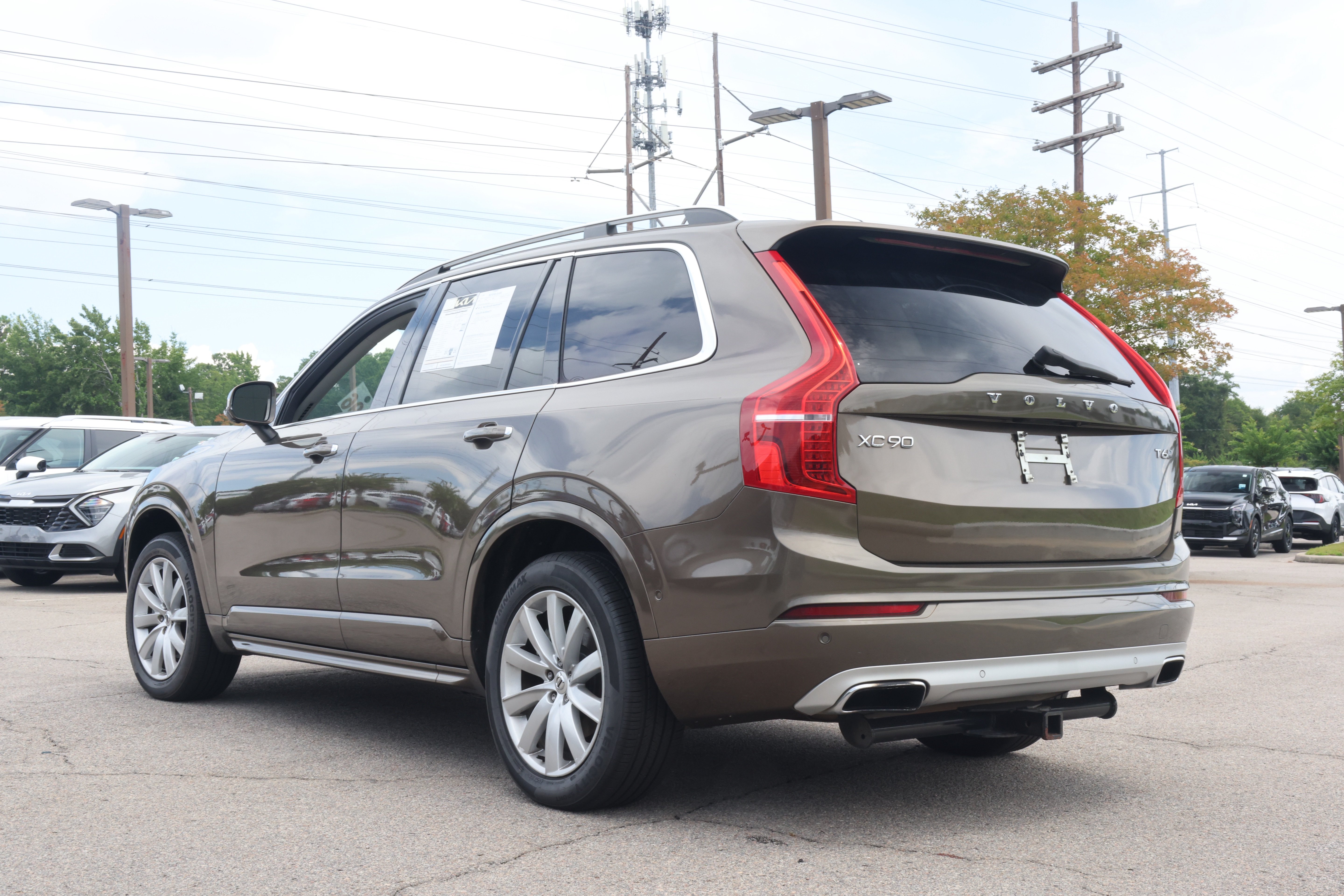 Used 2017 Volvo XC90 T6 Momentum w/ Vision Package AWD/4WD image 3