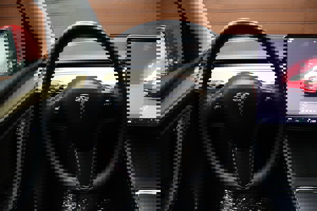 Used 2023 Tesla Model Y Long Range image 39