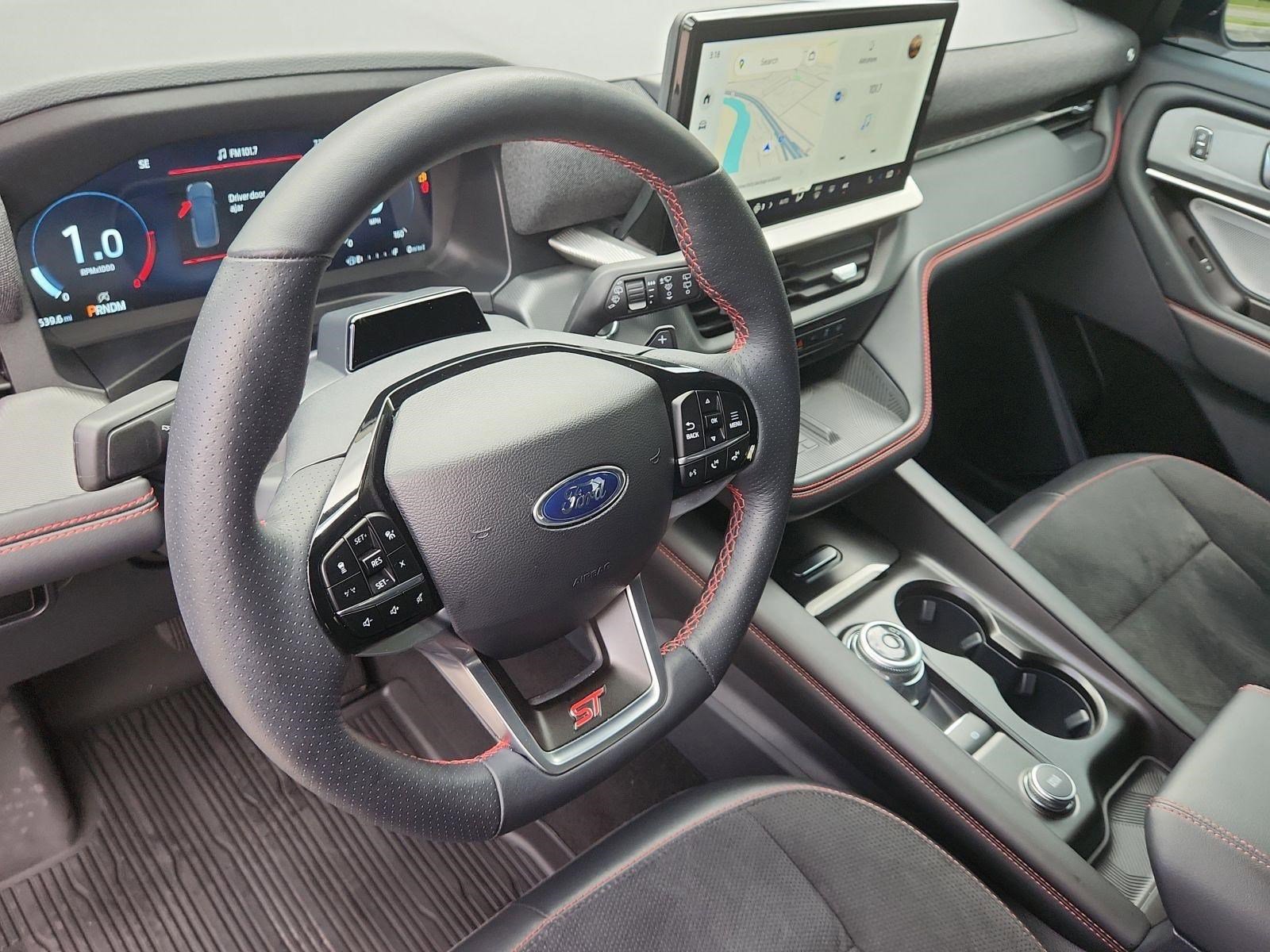 Used 2025 Ford Explorer ST AWD/4WD image 4