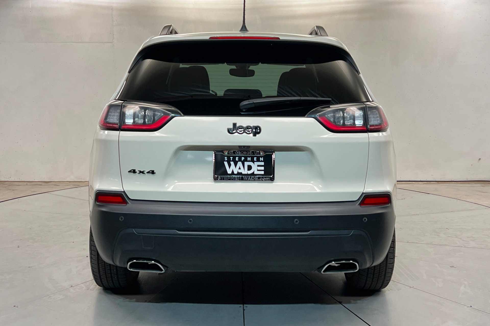 Used 2019 Jeep Cherokee Latitude Plus AWD/4WD image 4