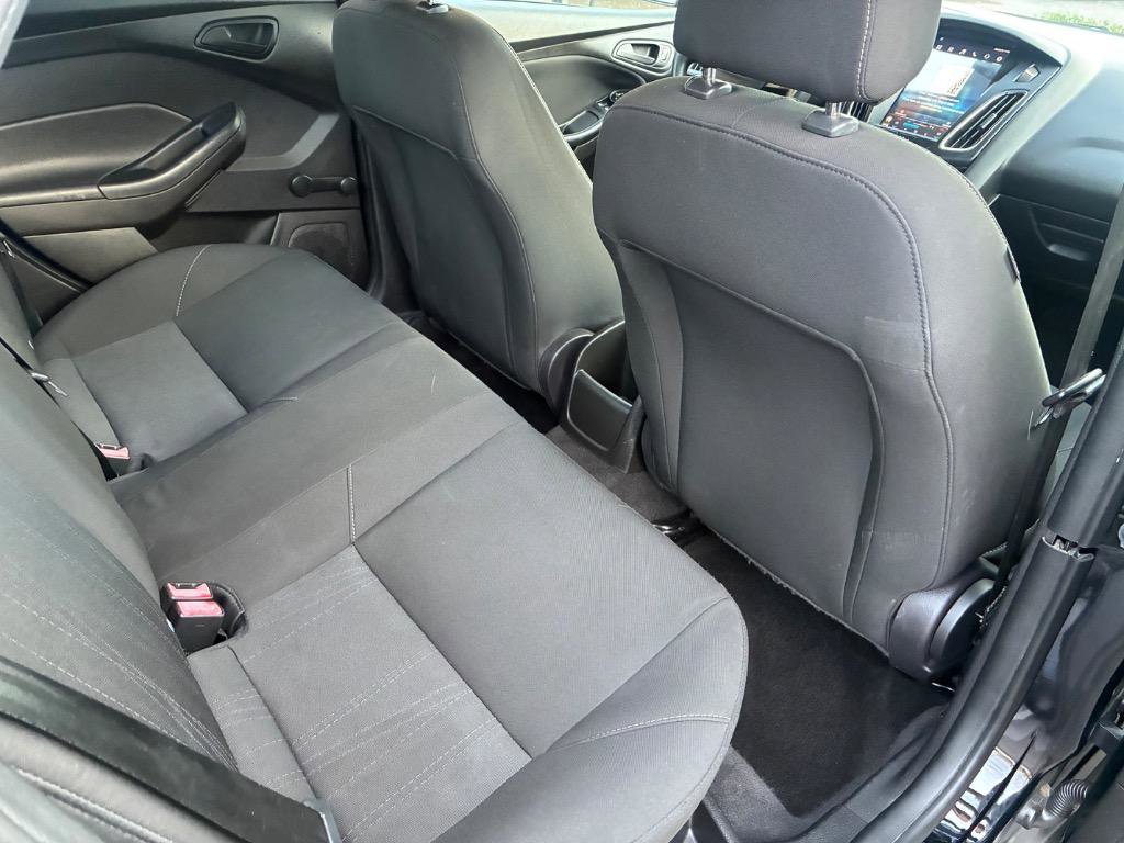 Used 2017 Ford Focus SE FWD image 21