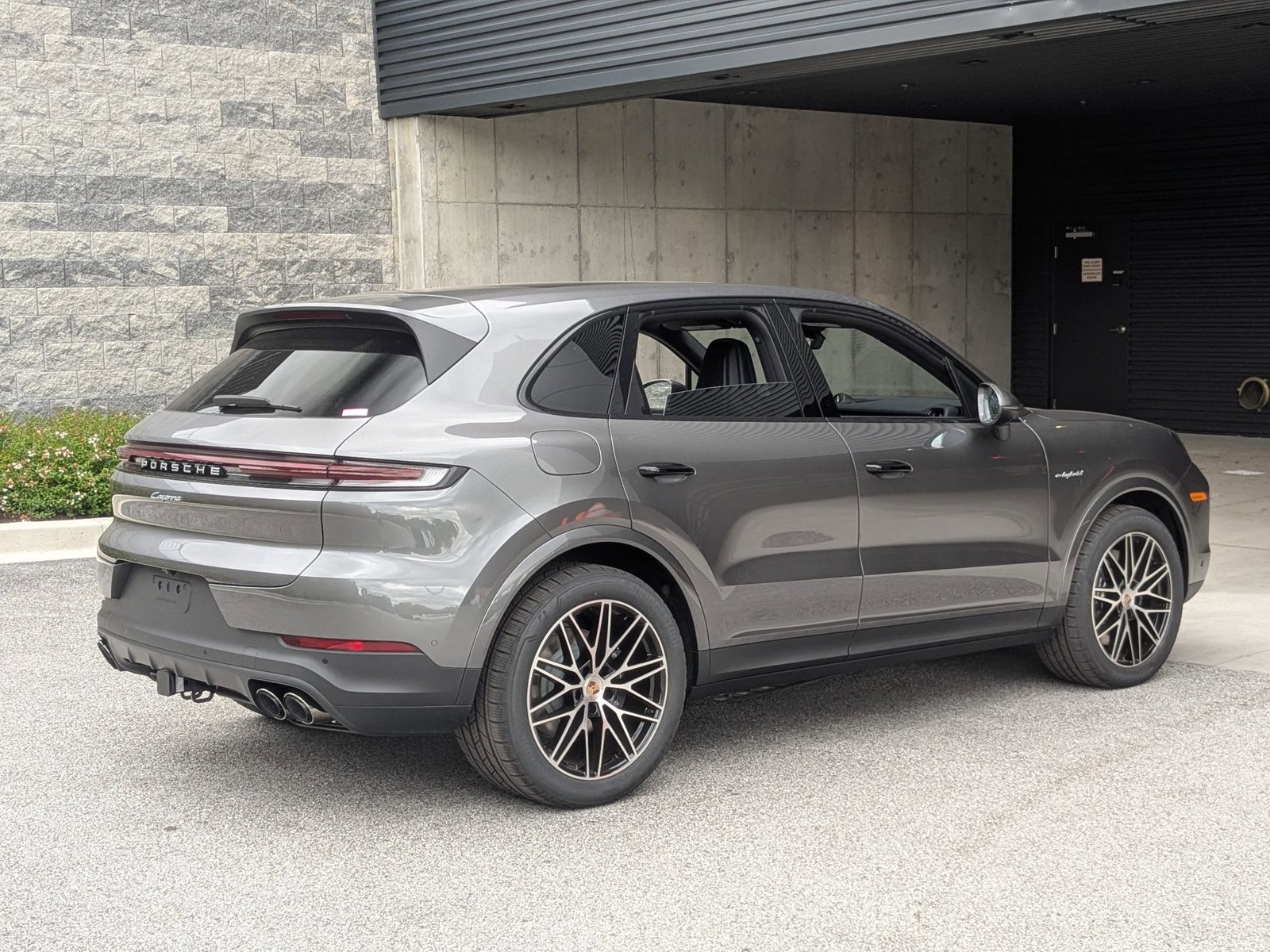 New 2026 Porsche Cayenne E-Hybrid image 9