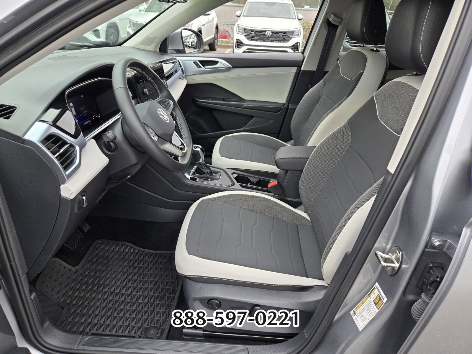 Certified 2025 Volkswagen Taos SE image 10