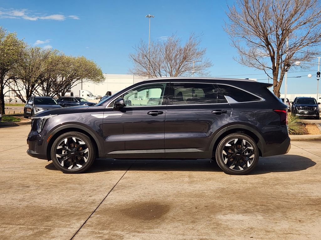 Certified 2025 Kia Sorento EX image 12