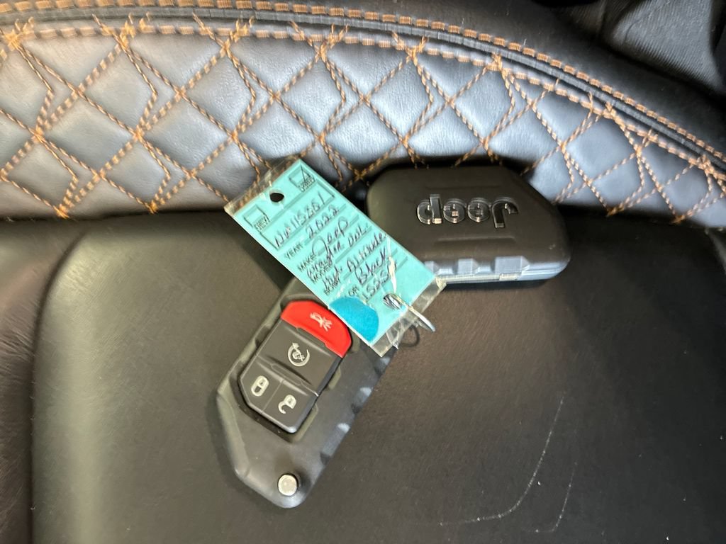 Used 2022 Jeep Wrangler Unlimited Sahara AWD/4WD image 30