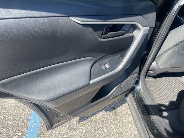Used 2020 Toyota RAV4 LE w/ All Weather Liner Package image 33