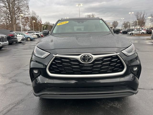 Used 2024 Toyota Highlander XLE image 2