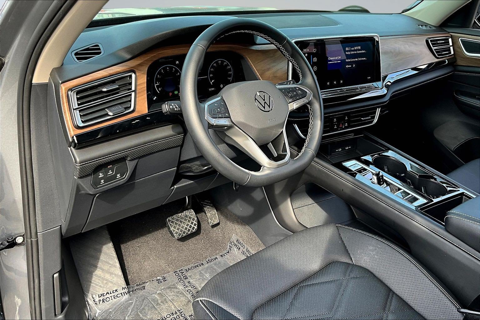 Used 2026 Volkswagen Atlas SE FWD image 14