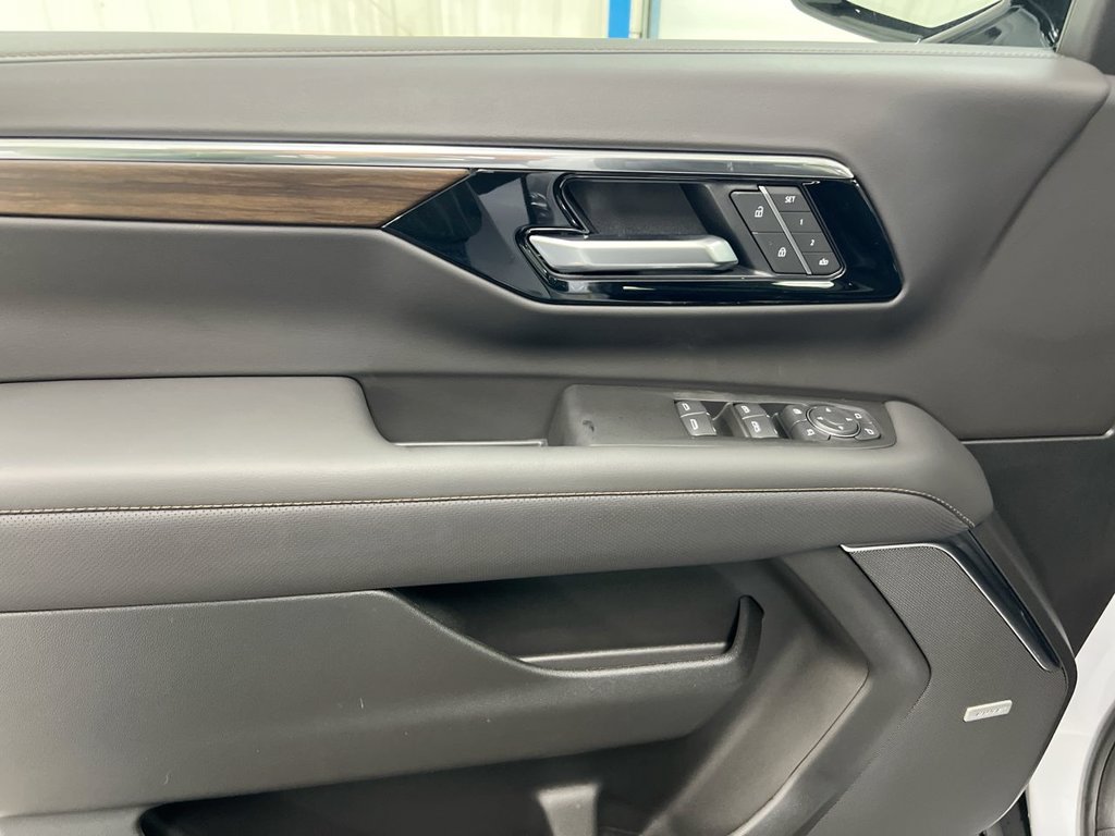 New 2026 Chevrolet Tahoe High Country AWD/4WD image 17