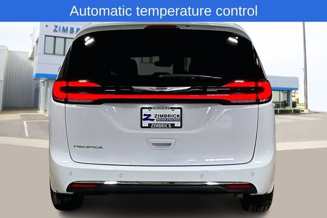 Used 2024 Chrysler Pacifica Touring-L image 9