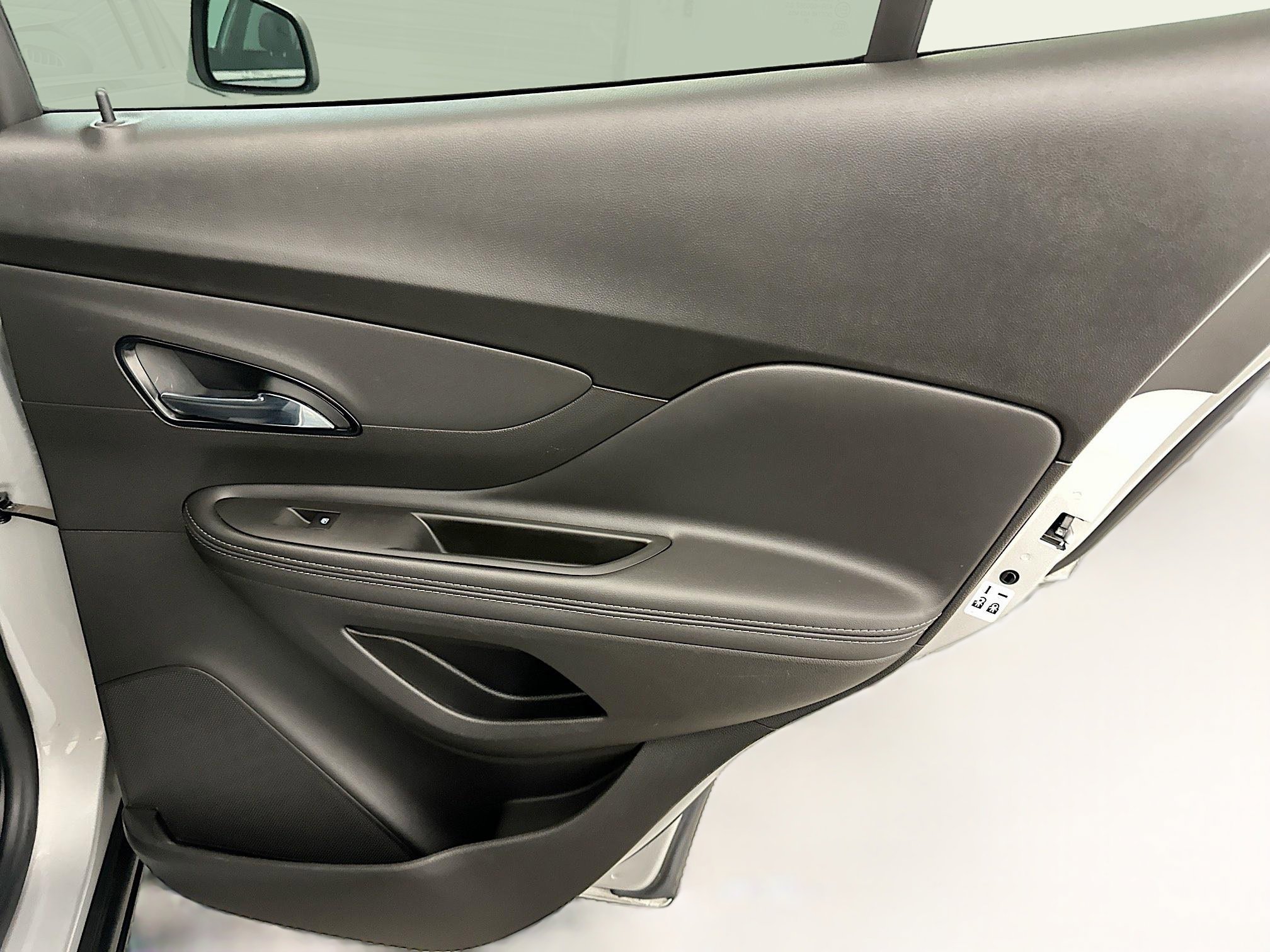 Used 2021 Buick Encore Preferred w/ Safety Package image 31