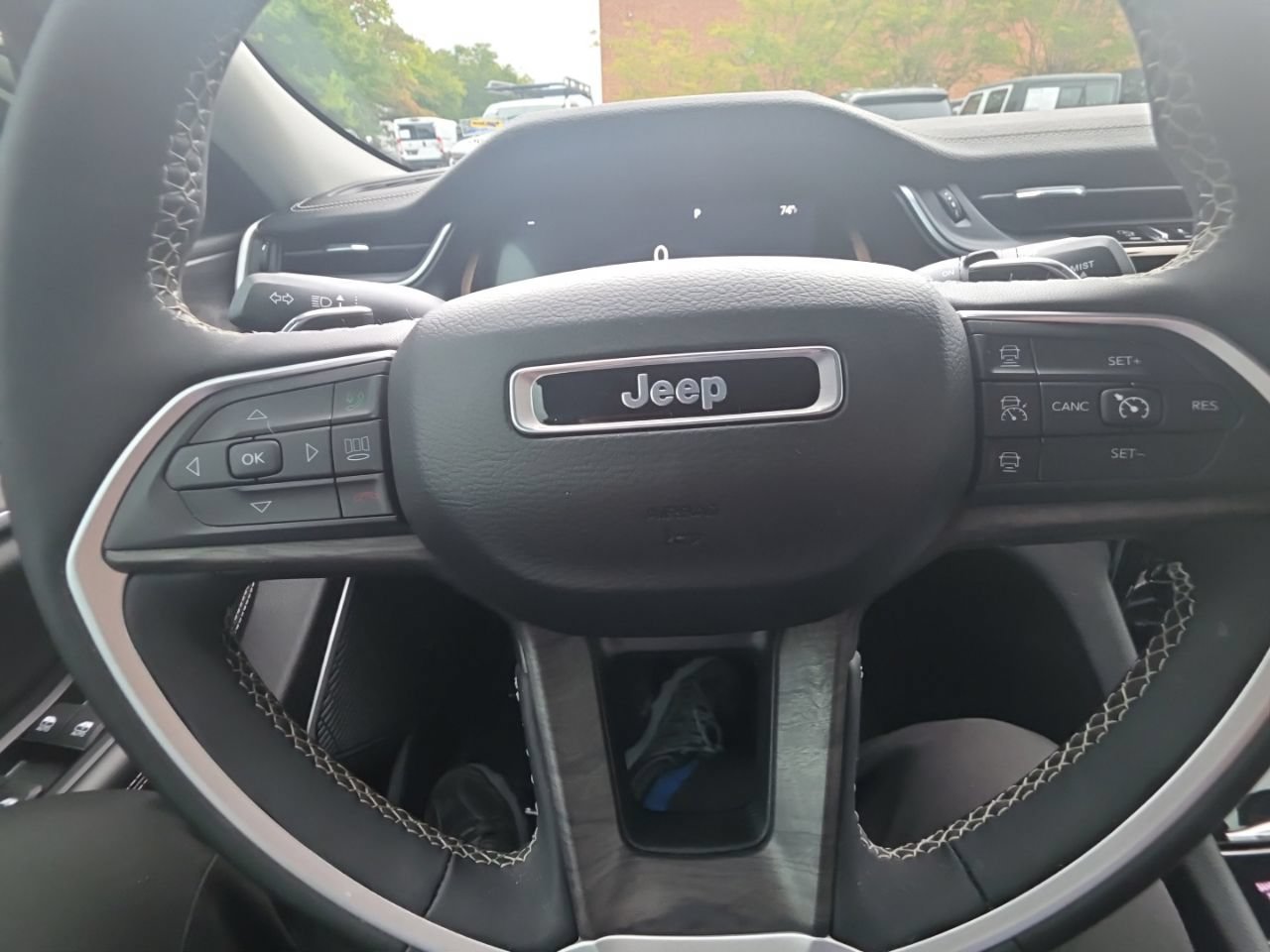 Used 2023 Jeep Grand Cherokee Limited w/ Luxury Tech Group II AWD/4WD image 22
