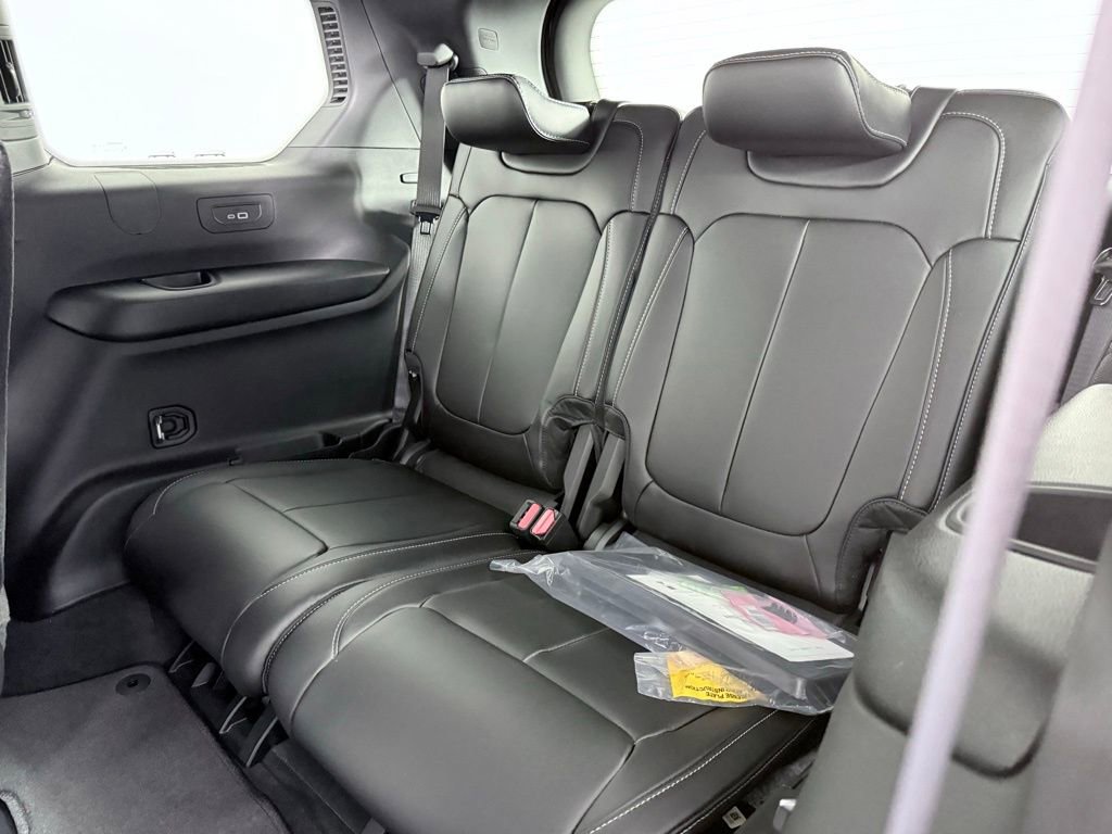 New 2025 Jeep Grand Cherokee L Limited w/ Black Appearance Package image 19