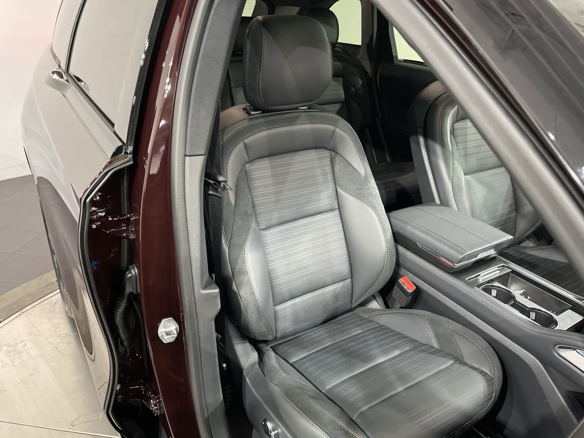 New 2024 Lincoln Nautilus Reserve w/ Equipment Group 202A image 36