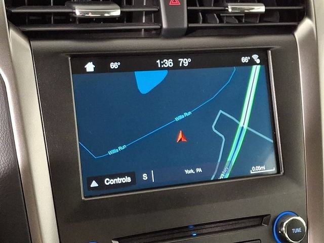 Used 2018 Ford Fusion SE w/ Fusion SE Technology Package FWD image 3