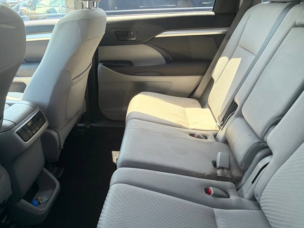 Used 2014 Toyota Highlander LE FWD image 8