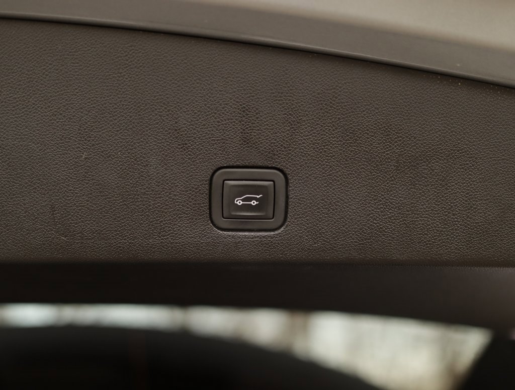 Used 2025 Cadillac XT6 Premium Luxury image 33