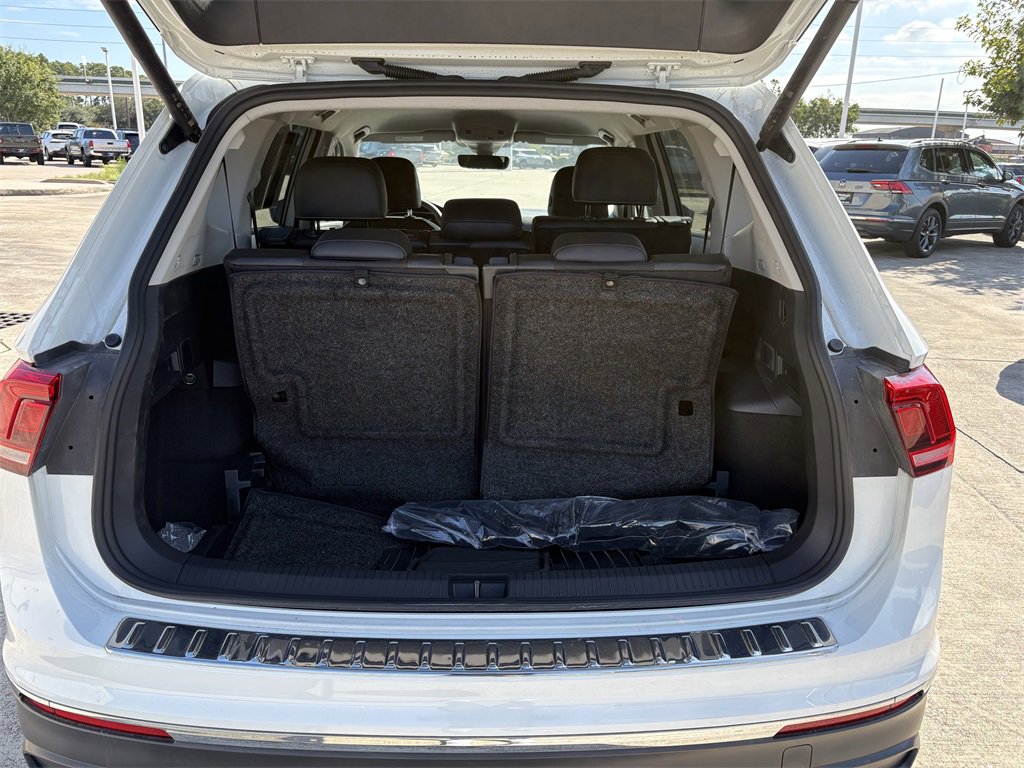 Certified 2024 Volkswagen Tiguan SE image 28