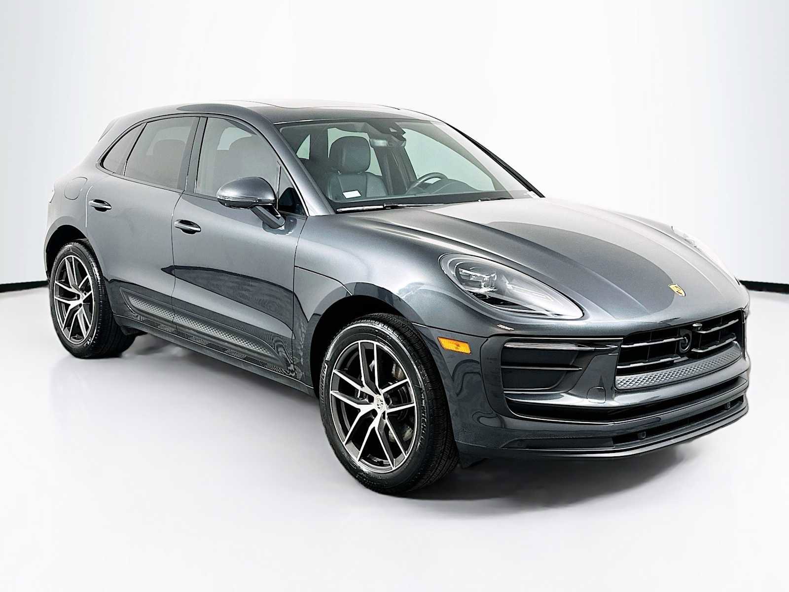 Certified 2025 Porsche Macan image 7