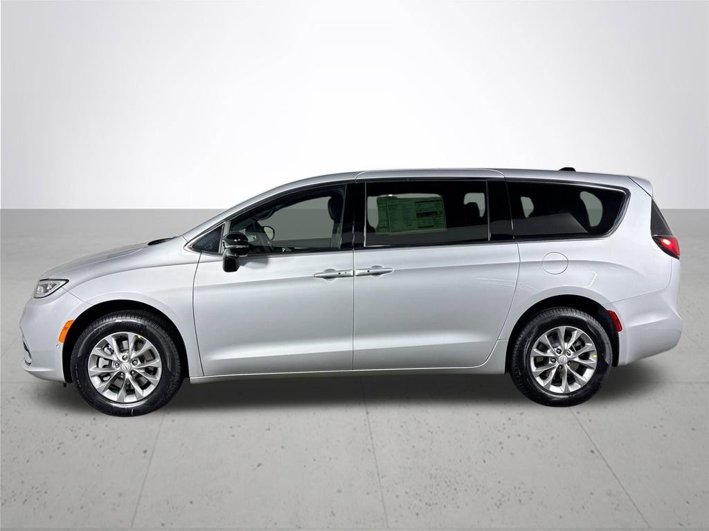 New 2026 Chrysler Pacifica Limited image 9
