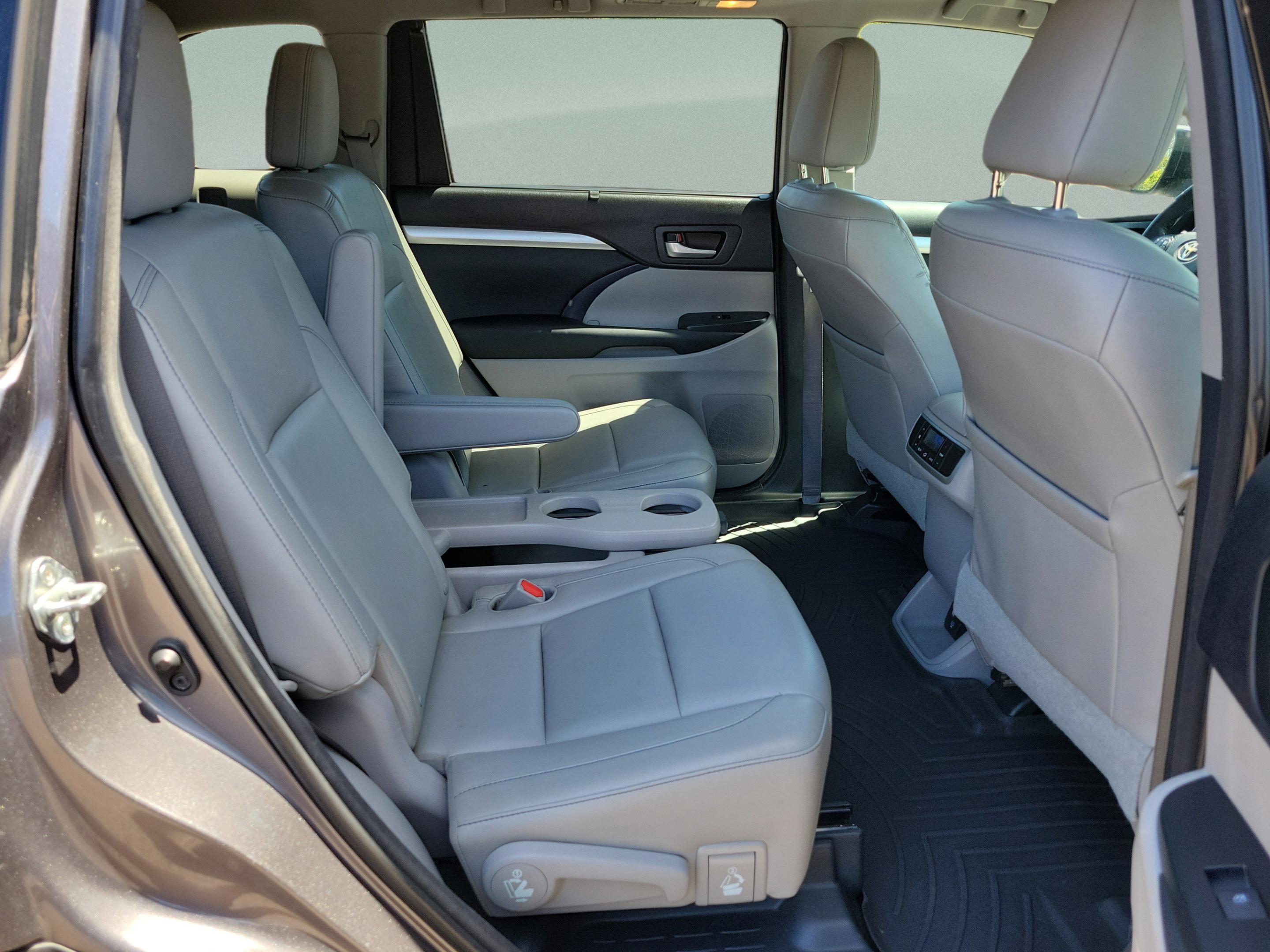 Used 2015 Toyota Highlander XLE image 10