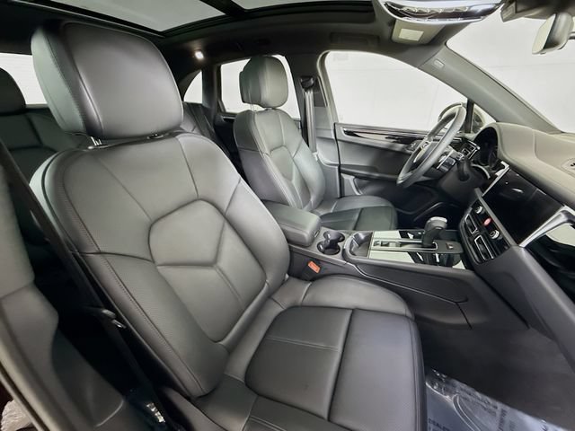 Certified 2025 Porsche Macan S AWD/4WD image 28