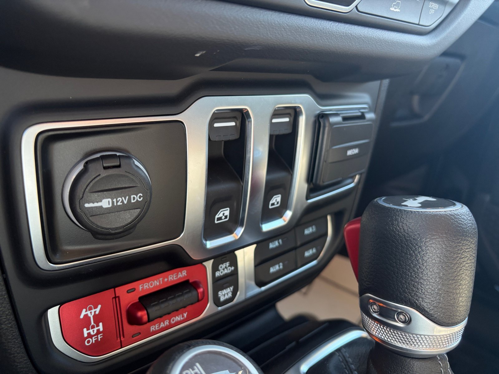 New 2025 Jeep Wrangler Rubicon w/ Convenience Group AWD/4WD image 27