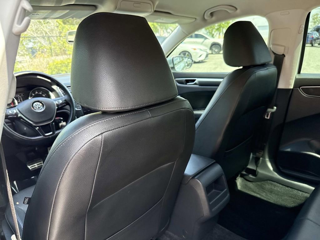 Used 2018 Volkswagen Passat 2.0T R-Line w/ R-Line Lighting Package FWD image 14