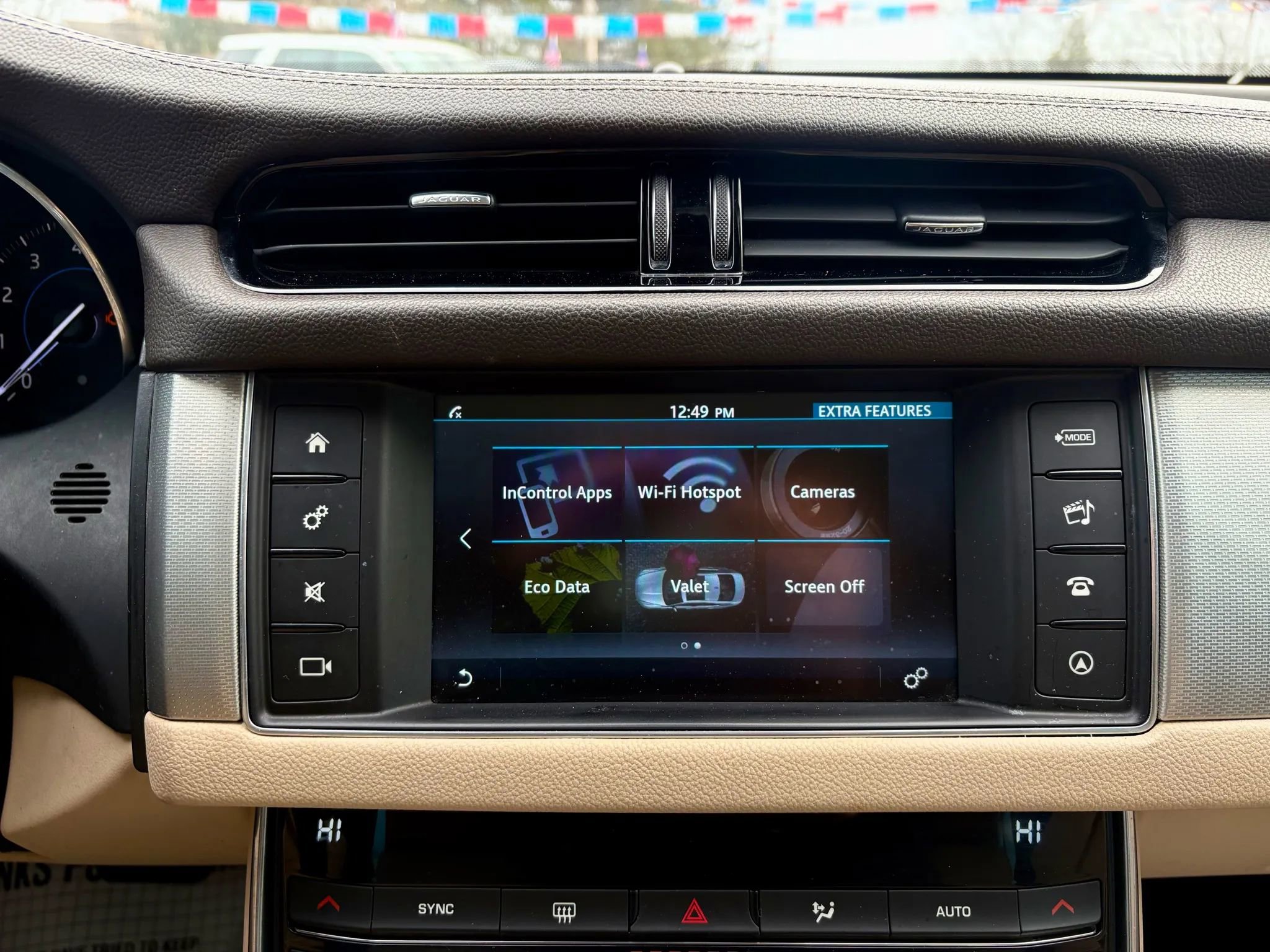 Used 2016 Jaguar XF Premium image 28