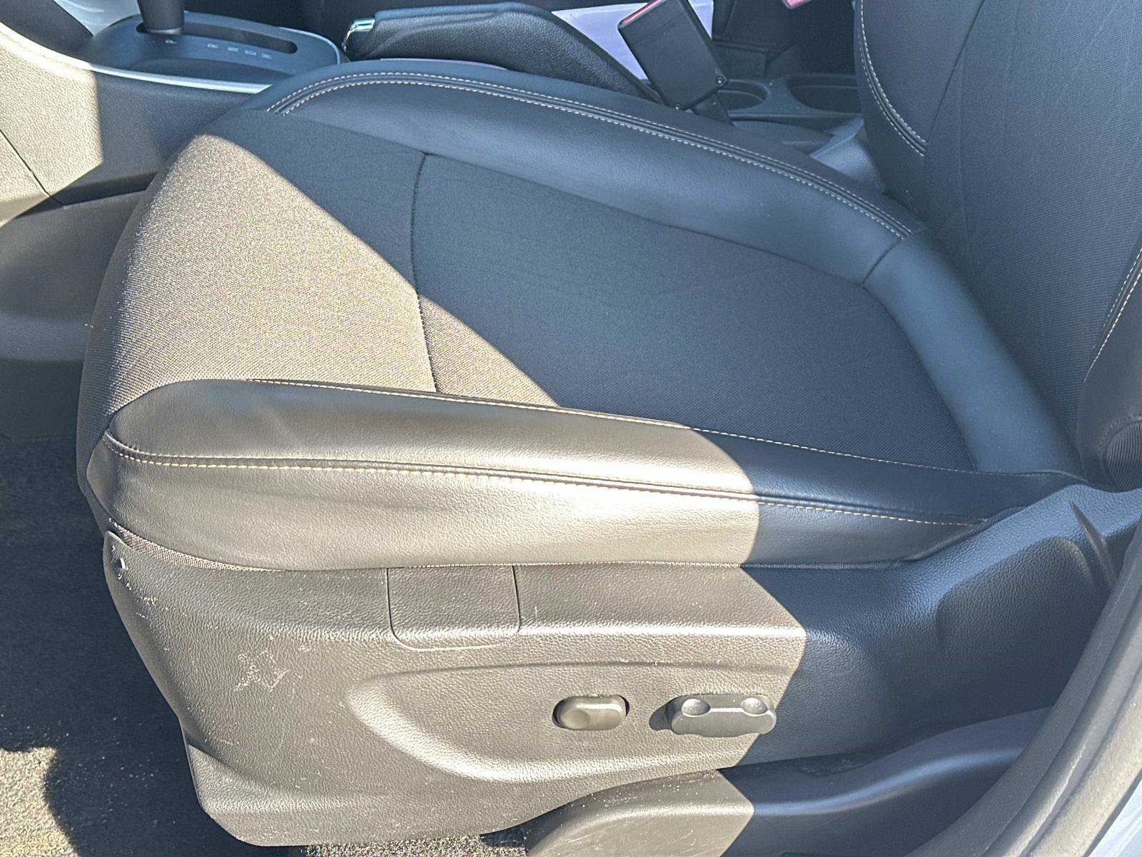 Certified 2022 Chevrolet Trax LT w/ LT Convenience Package image 16