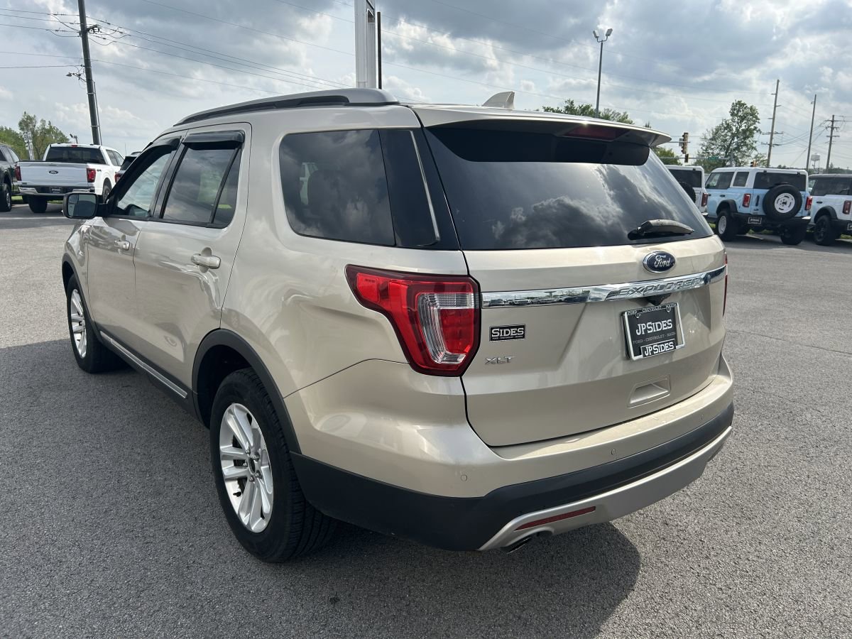 Used 2017 Ford Explorer XLT w/ Equipment Group 202A FWD image 5