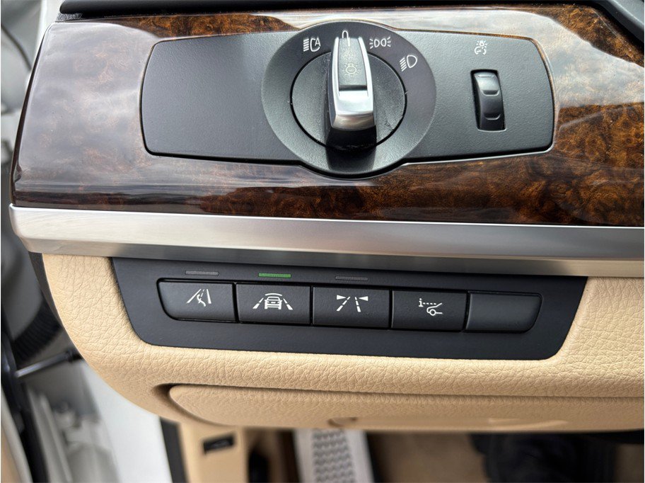 Used 2015 BMW 750Li RWD image 36