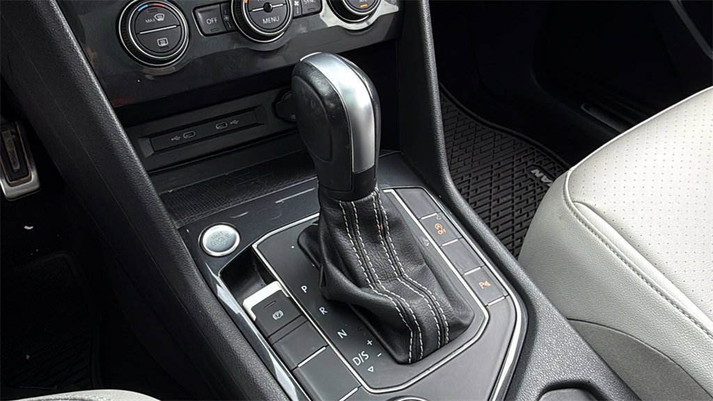 Used 2021 Volkswagen Tiguan SE R-Line image 26