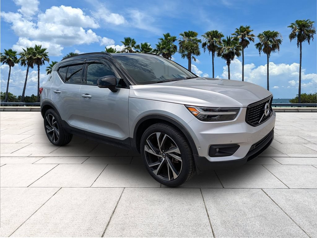Used 2019 Volvo XC40 T5 R-Design AWD/4WD image 2