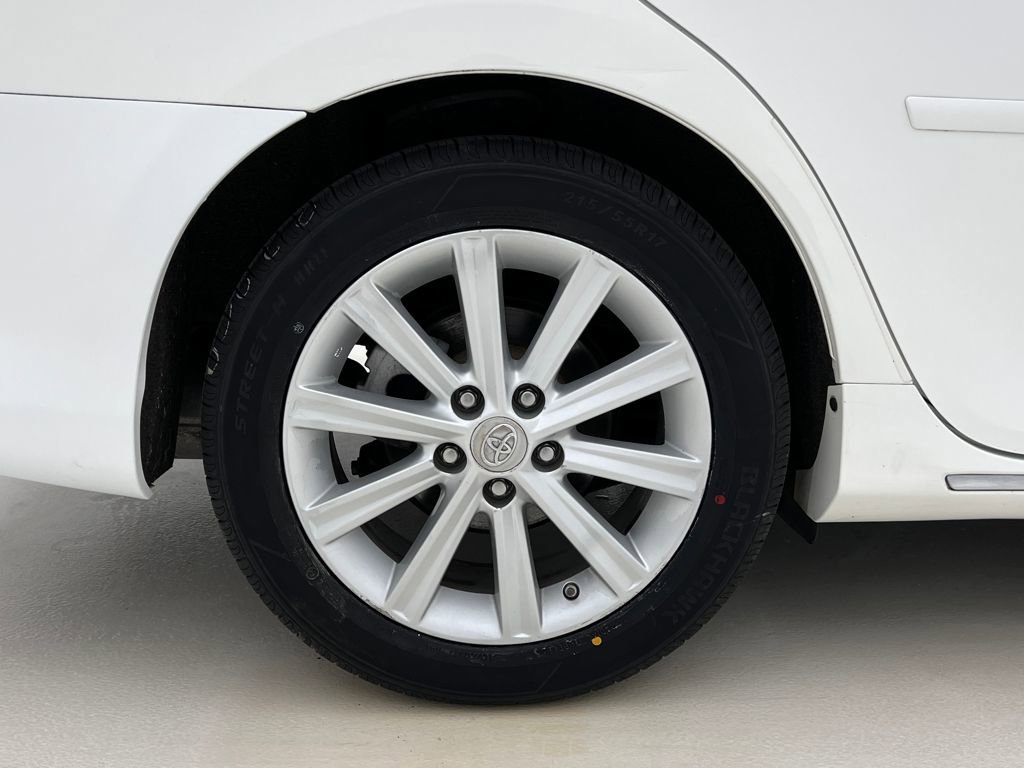 Used 2012 Toyota Camry XLE w/ Leather Pkg image 26